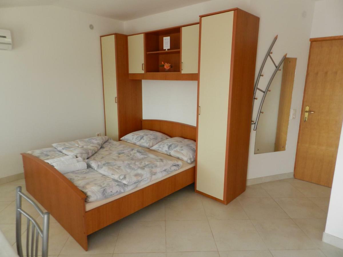 Apartmani Lucija Jurkovic Malinska Kültér fotó
