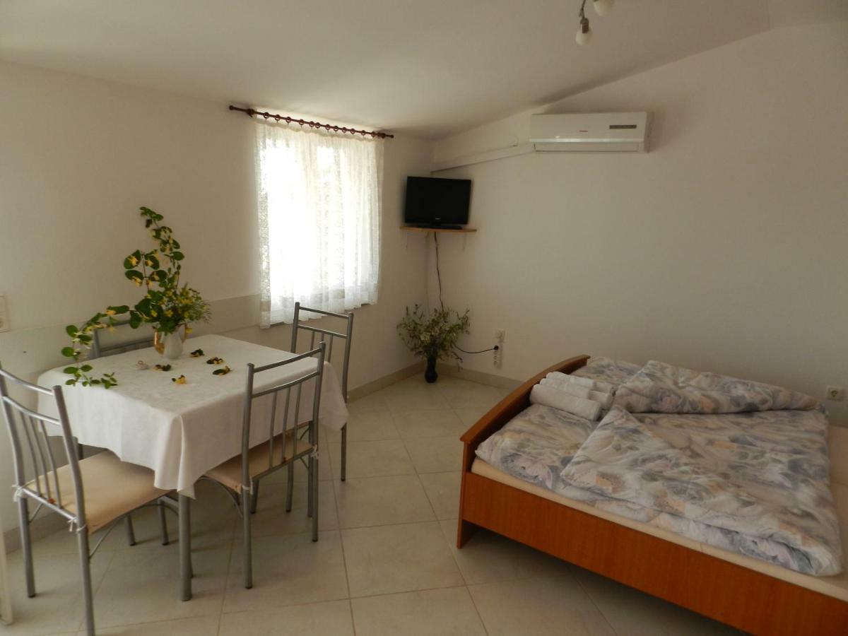Apartmani Lucija Jurkovic Malinska Kültér fotó