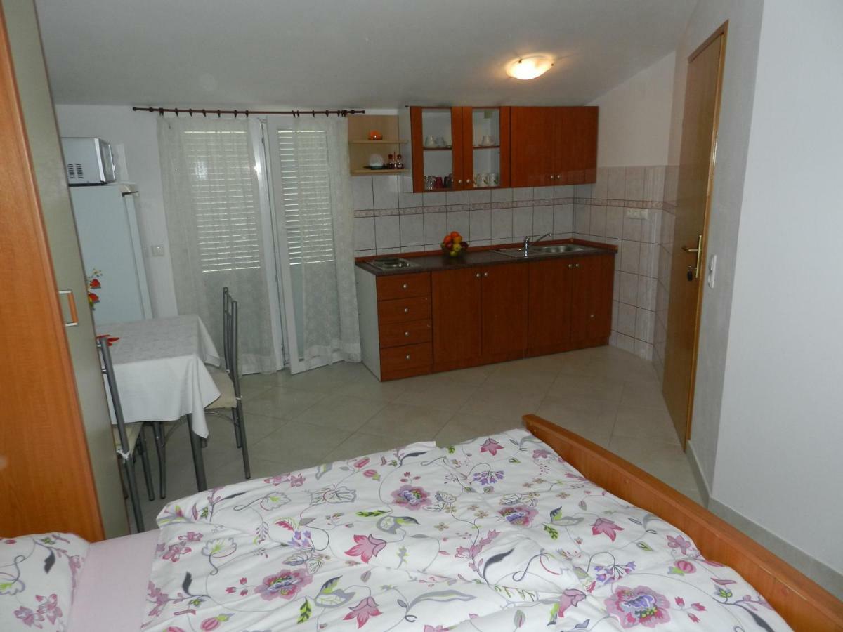 Apartmani Lucija Jurkovic Malinska Kültér fotó